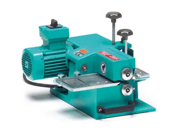 Peeling and splitting machine